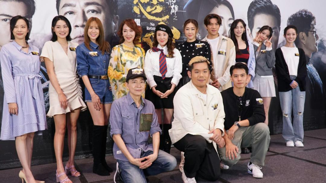 TVB新晋小花上台故意露香肩抢风头？回应贺岁片海报没她名！