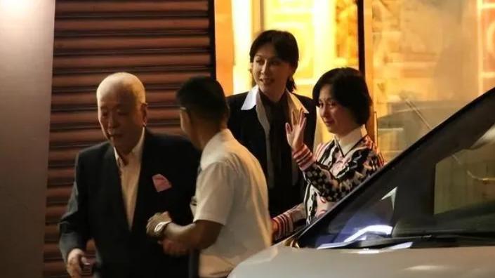 看到梁安琪带着儿媳，打入名媛阔太圈，才明白朱玲玲做婆婆多不合格