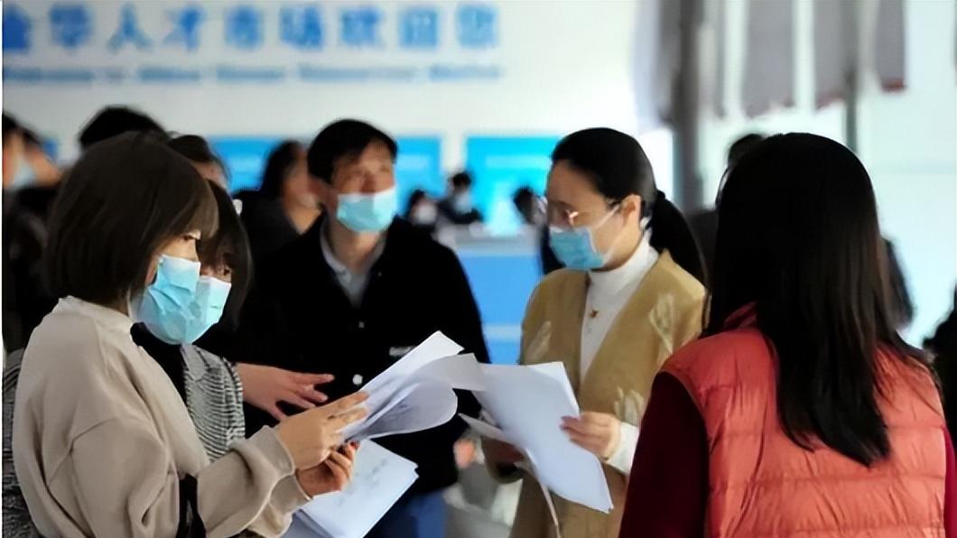 月薪1万和年薪12万是一回事吗？错，两种薪酬可不同，不懂会吃亏