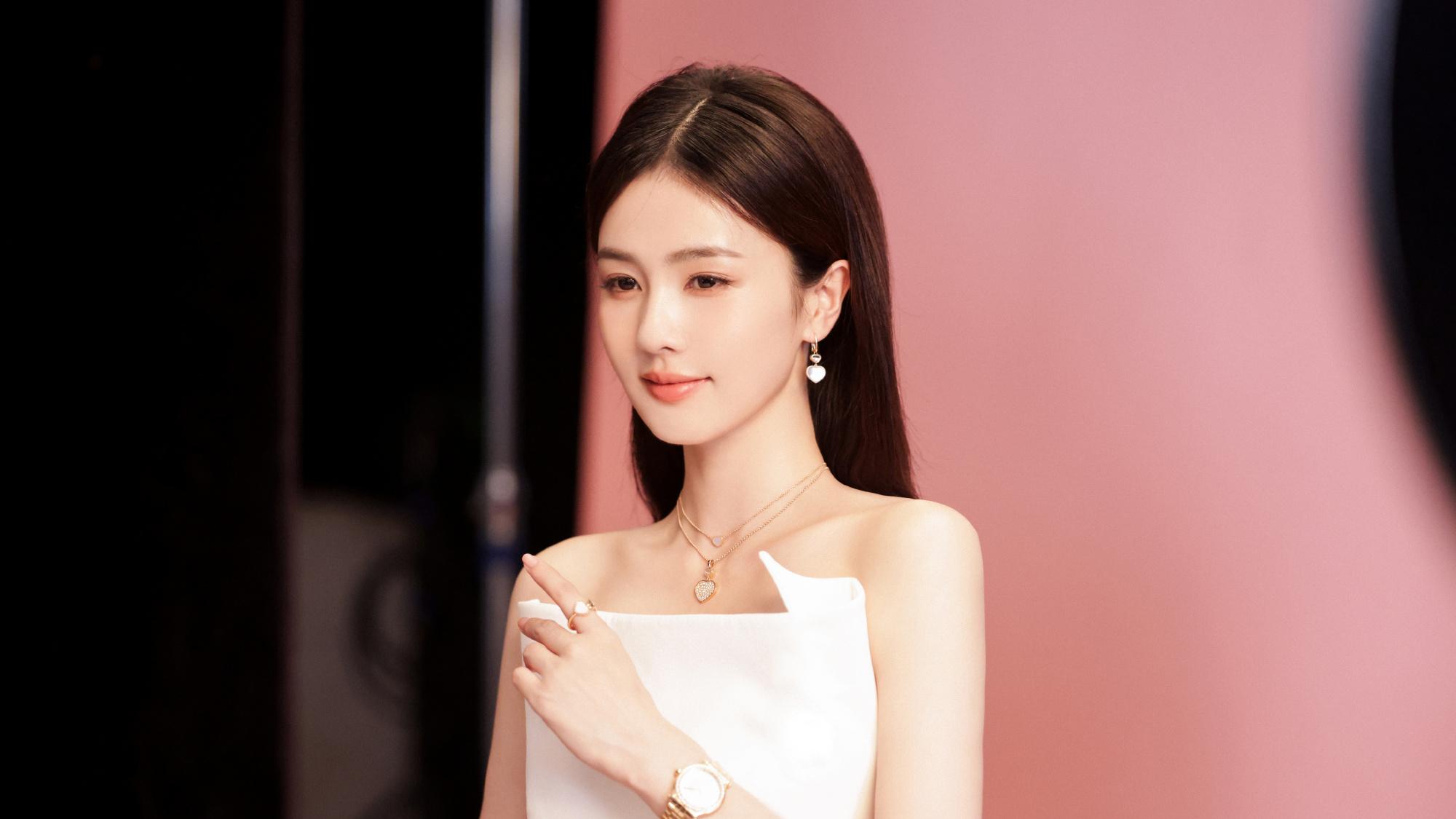 白鹿首唱会难听到上热搜，但我想说的是，真诚远比唱功来得更可贵