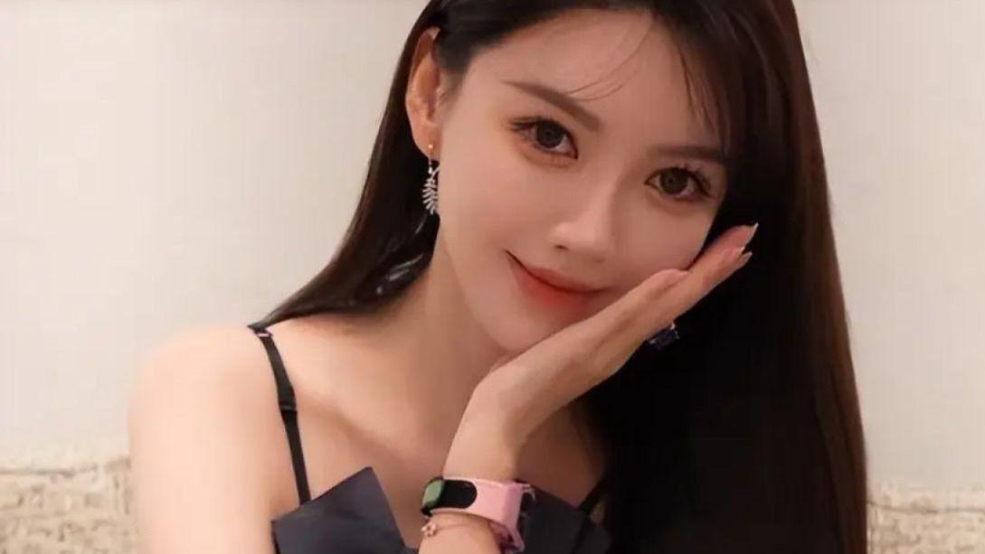 黄晓明女友身材有多绝？抹胸背心下，不输Angelababy杨颖风采！