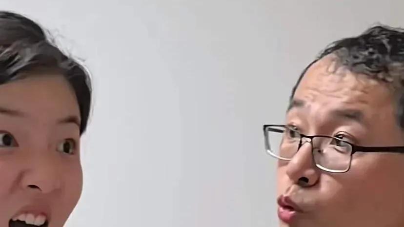 王大艺被骂双眼无神 体型差 被父母捧过头！网友：看着怪怪的 大块头