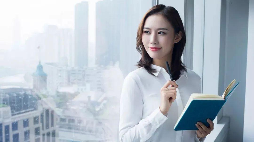 结婚没邀请，事后送喜糖，同事问“怎么不提前说一下”，一句“就两家人简单吃了个饭 ，就