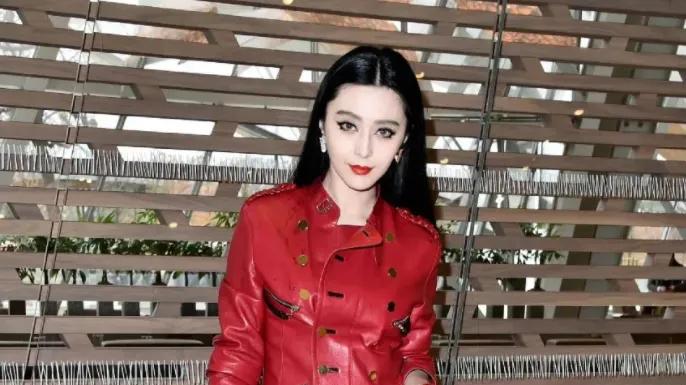 43岁范冰冰泰国逆袭出道，红遍东南亚，一身红衣妖艳无比