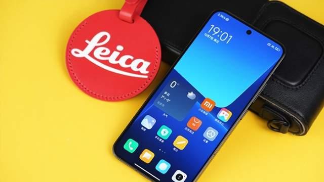 从4599元跌至2757元，骁龙8Gen2+IP68，从高端市场跌至中端市场