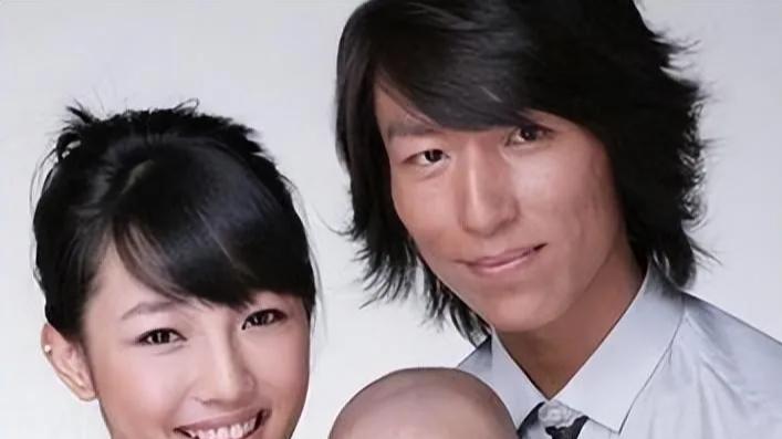 白百何夫妇遛娃记：5岁二宝突飞猛进，导演张思麟暖心抱娃全程！