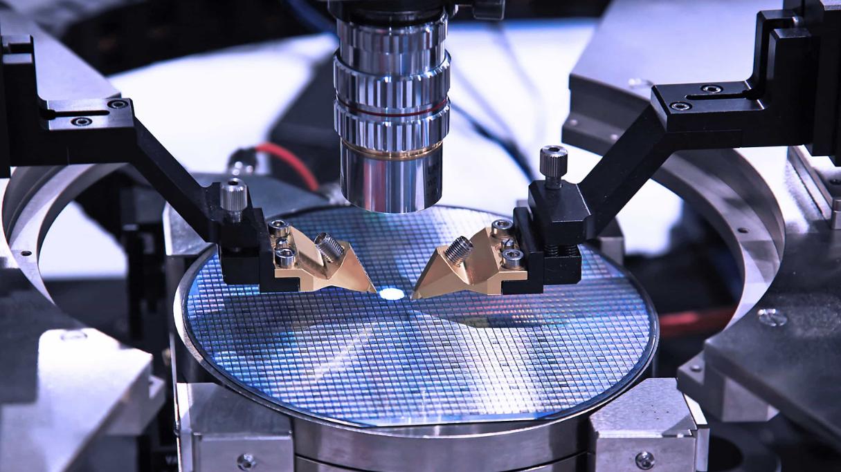 ?中企突破造芯核心辅材，目标直指5nm工艺，欧美日韩的垄断被打破！