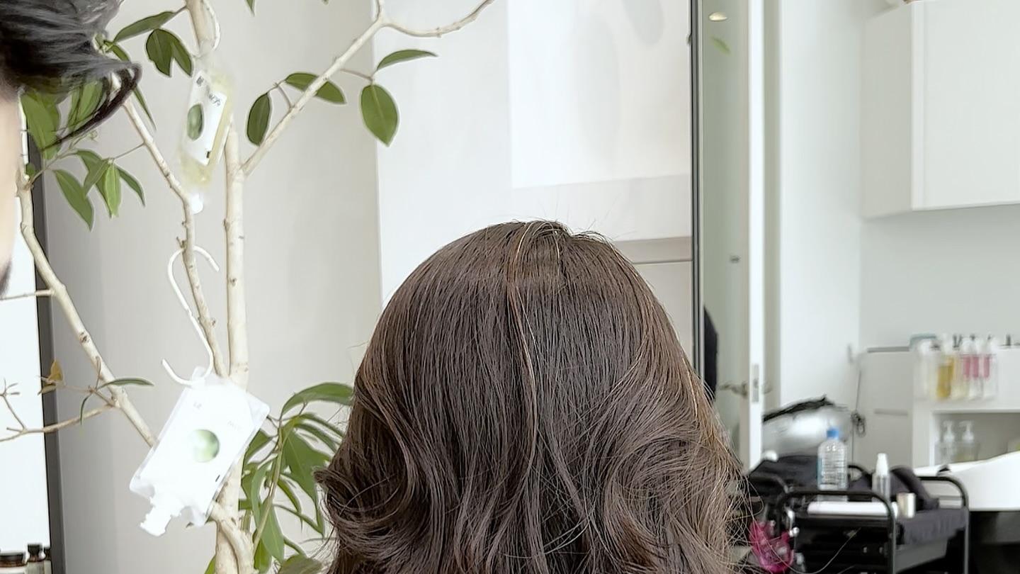 当下长发流行这样烫，枕骨以下开始出卷，自然时尚还大方