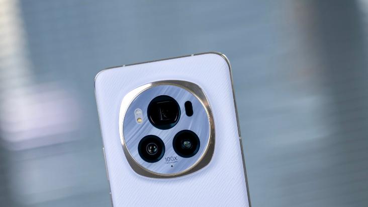 从5699元跌至3589元，从高端机跌至中端机市场，荣耀旗舰加速退场