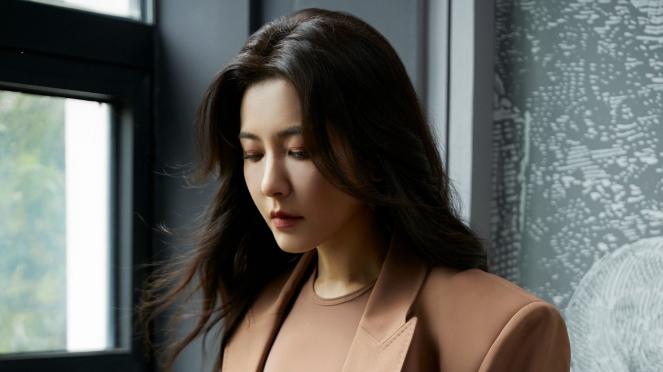 48岁的女演员曾黎，依旧拥有绝世容颜，属于非常有实力的