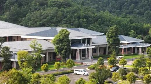 哲学硕士上岸遗体火化工，你以为他十多年学白上了，实际他赢麻了