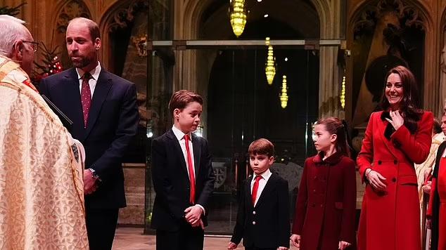 8岁夏洛特气场全开！一个眼神彰显血脉压制，路易王子不敢闹了