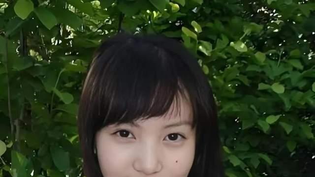 金晨近照曝光，再次陷入整容风波，网友：撞脸章若楠！