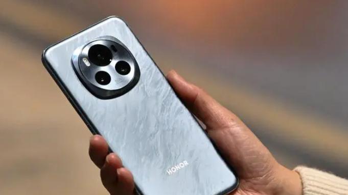 ?荣耀Magic7Pro“掀桌子”，纯血鸿蒙+6200mAh大电池，太强了