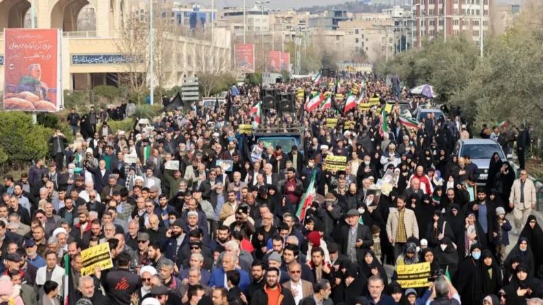 伊朗开放境外社交软件：是勇敢一步还是风险暗藏？