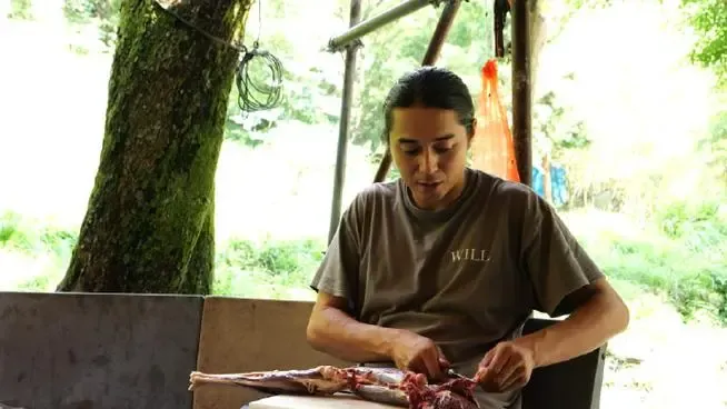 出轨18岁女星，与3位女星野外同居，这才是真正的“海王”