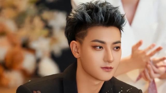 看懂黄子韬给全红婵的祝福，才发现明星艺人对中国奥运冠军有多好