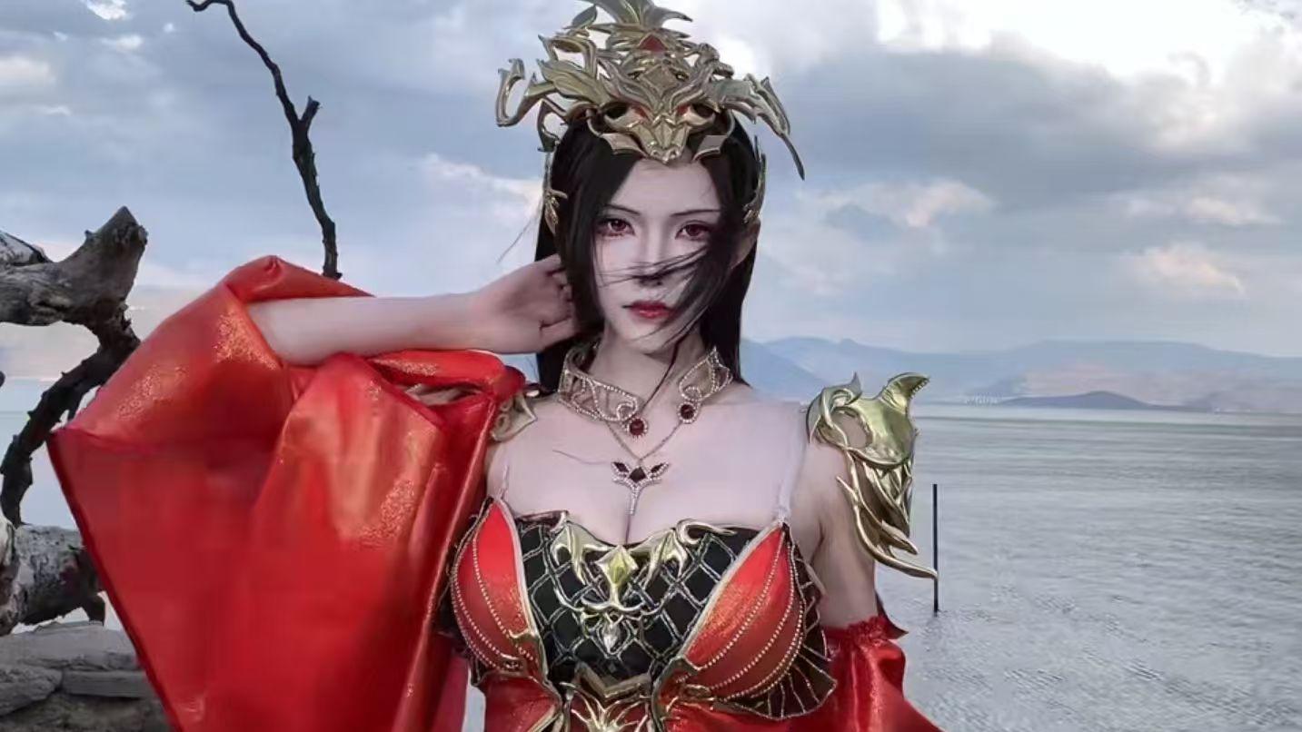 美杜莎cos曝光，红艳长裙配黑丝美腿，魅惑力拉满，萧炎真有福气