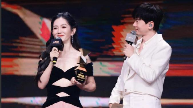 谢娜热度惊人，朋友圈炸锅，三只羊的瓜都比不上