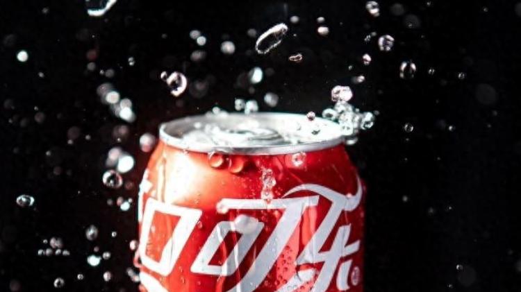 可口可乐紧急公关：发布莎头海报，却仍遭抵制，女老总恐将下岗