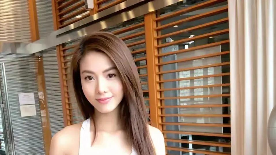 TVB“翻版李若彤”退圈打理家族生意，母亲离世受打击，一夜长大