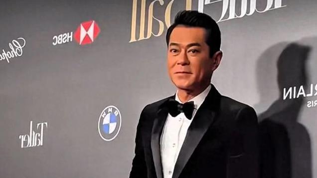 古天乐出席活动脸部僵硬 与甘比合影拒绝比心 甘比很尴尬 当场黑脸