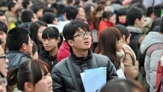 一千万应届生找不到工作，三千五百万以上在岗人员失业。怎么办？