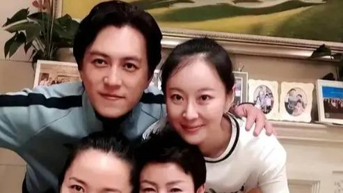 ?“隐瞒”了我们41年，原来她就是靳东的亲妹妹，怪不得能够大红大紫