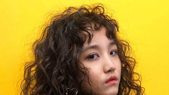 国字脸女士发型别乱整，试试这几种烫发，好看时尚显气质