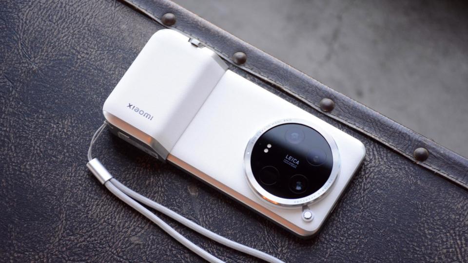 小米15 Ultra影像再被确认：双长焦+新摄影手柄，摄影新标杆！