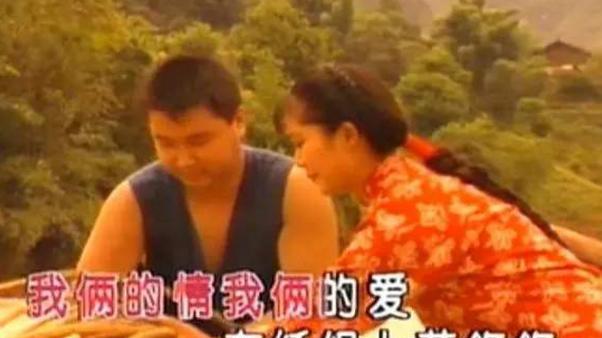 曾被央视力捧，名气超宋祖英，被绿后闪婚小鲜肉，现住农村很平凡