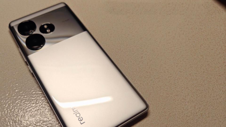 红米K80对手突然官宣：7000mAh+1.5K分辨率，价格也已清晰！