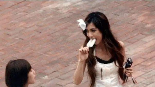 杨颖18岁在日本照片曝光，清纯模样非常青涩，有没有整容一目了然！