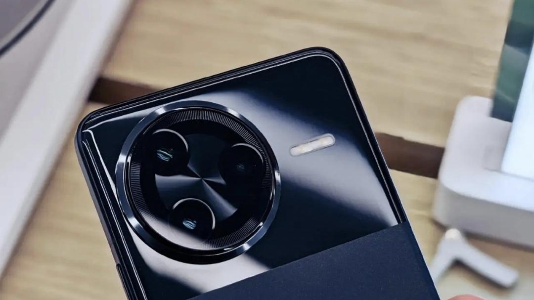 本以为红米K80已经无敌了，没想到还有人比王腾还勇猛