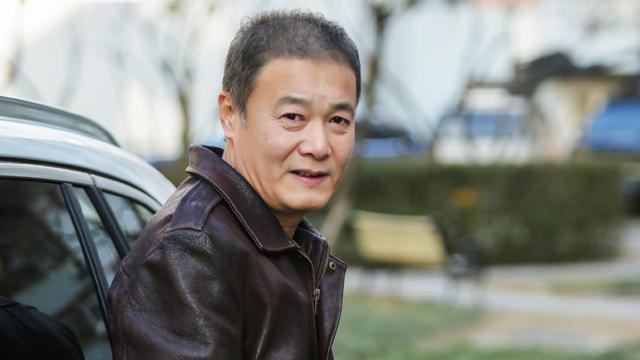 父亲是导演，母亲是老戏骨，61岁无儿无女，遗憾没让母亲当奶奶！