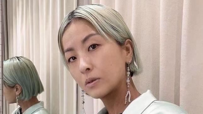 陈奕迅老婆晒与樊振东合照，大家关注点却在裙子上：实在看不懂
