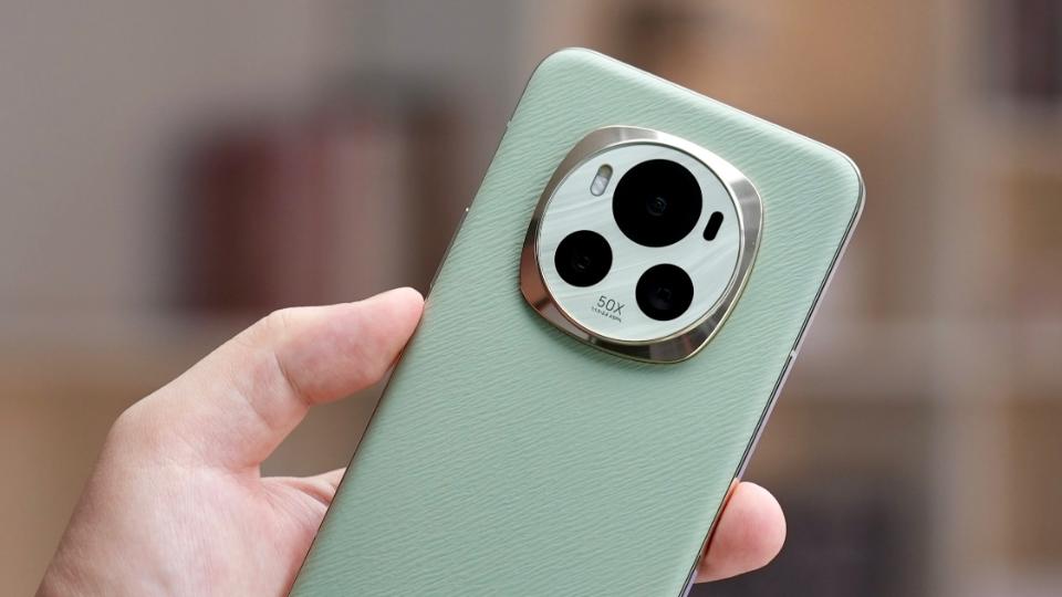 從4399元跌至3089元，驍龍8Gen3+50倍變焦，高端機(jī)跌至中端機(jī)市場