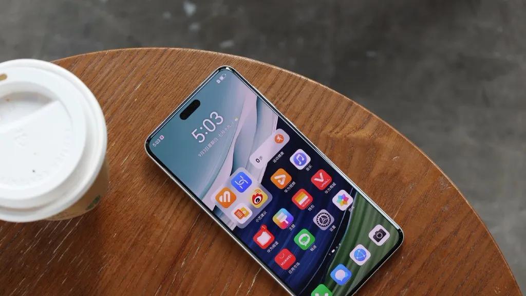 华为终于妥协？顶尖旗舰突降2330元，麒麟芯+16GB+512GB+卫星通信