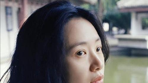 李梦发文承认恋情：我会幸福且充盈，好好演戏生活