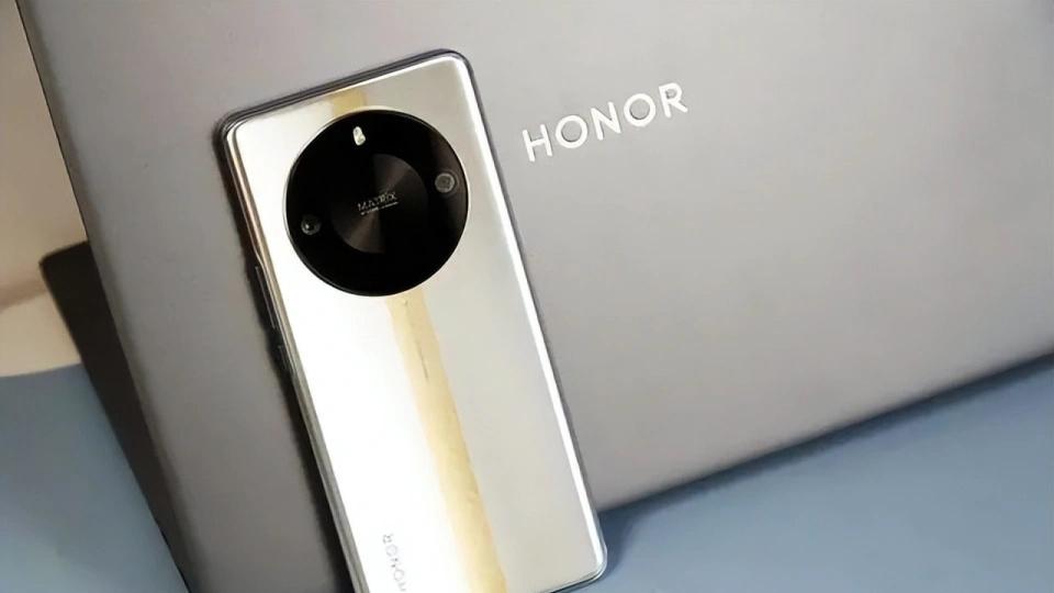荣耀果断“亮剑”，16GB+1TB+5800mAh，顶配旗舰再度跌至新低