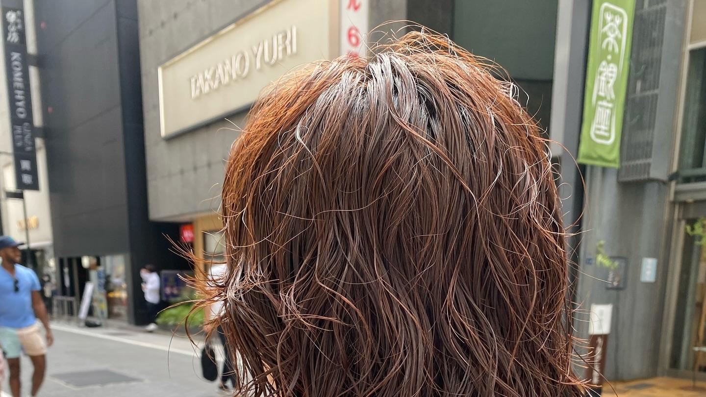 全头烫长发，蓬松时尚的新潮流