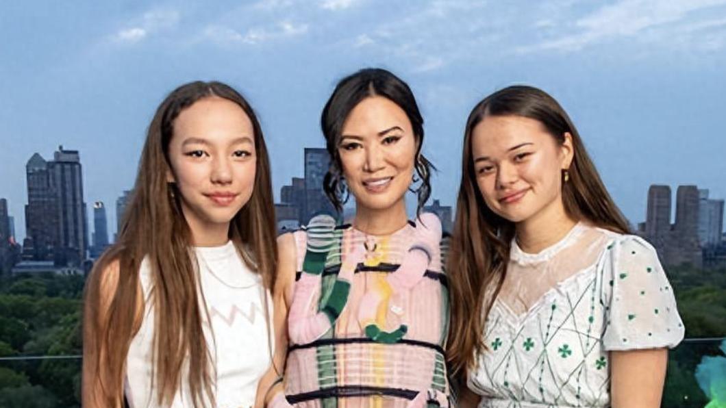 邓文迪俩女儿：和父亲默多克相差70岁，每人20亿很受宠，但没权力