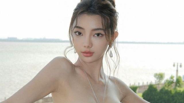 PB-李紫婷：当性张力遇上绝美颜值，是怎样一种撩人风暴？