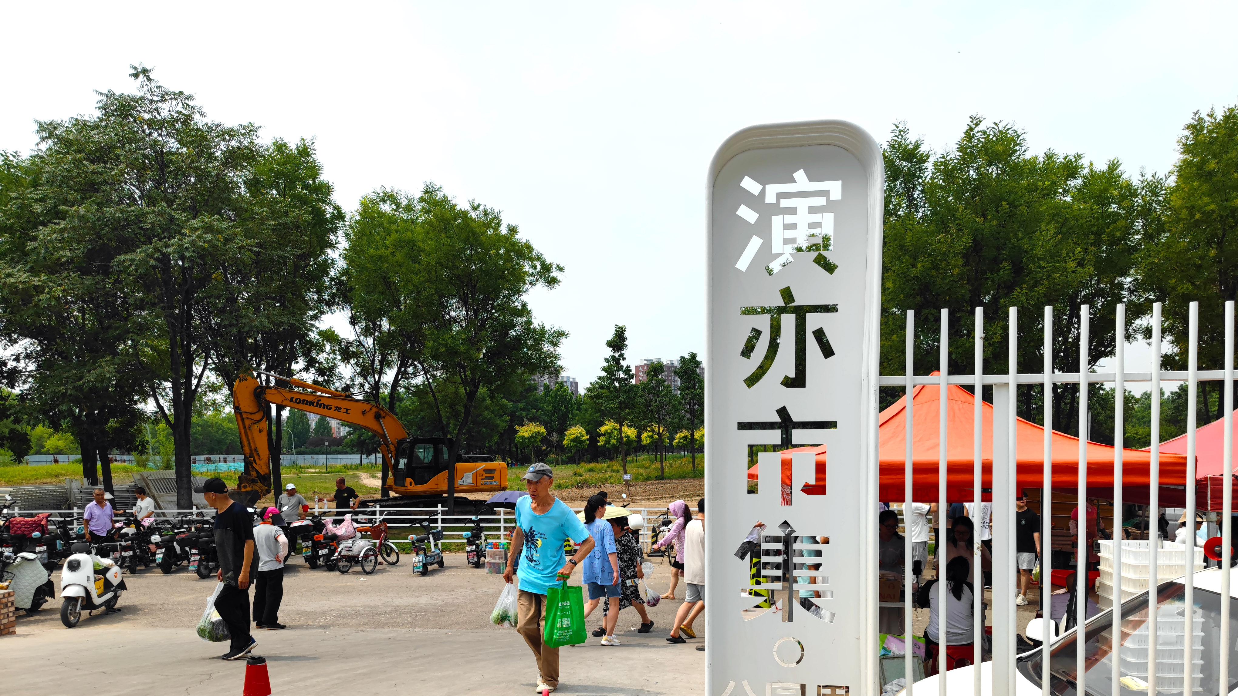 北京原汁原味的京郊大集，既有早市也有夜市，当地人都爱逛