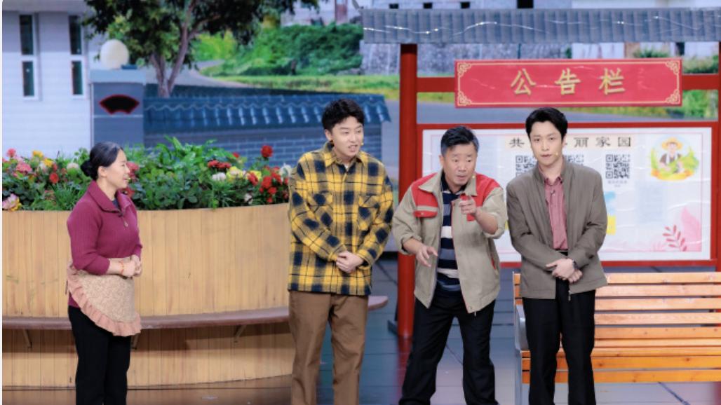 |元宵晚会：小品打脸「春晚」，杂技是亮点，万茜刘惜君美翻了
