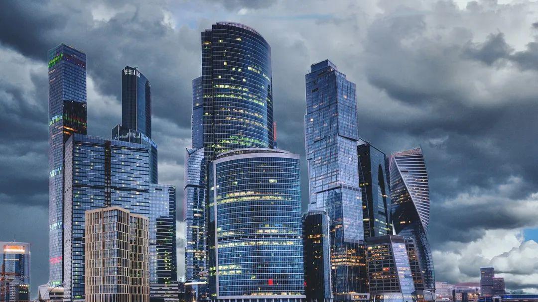 在单位里，千万谨记，套近乎和恭维者不适合挑大梁，还可能通敌！