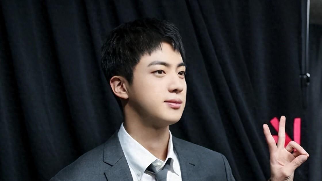 韩国知名男星，在采访中表达对粉丝的爱，笑称我是一个超级巨星