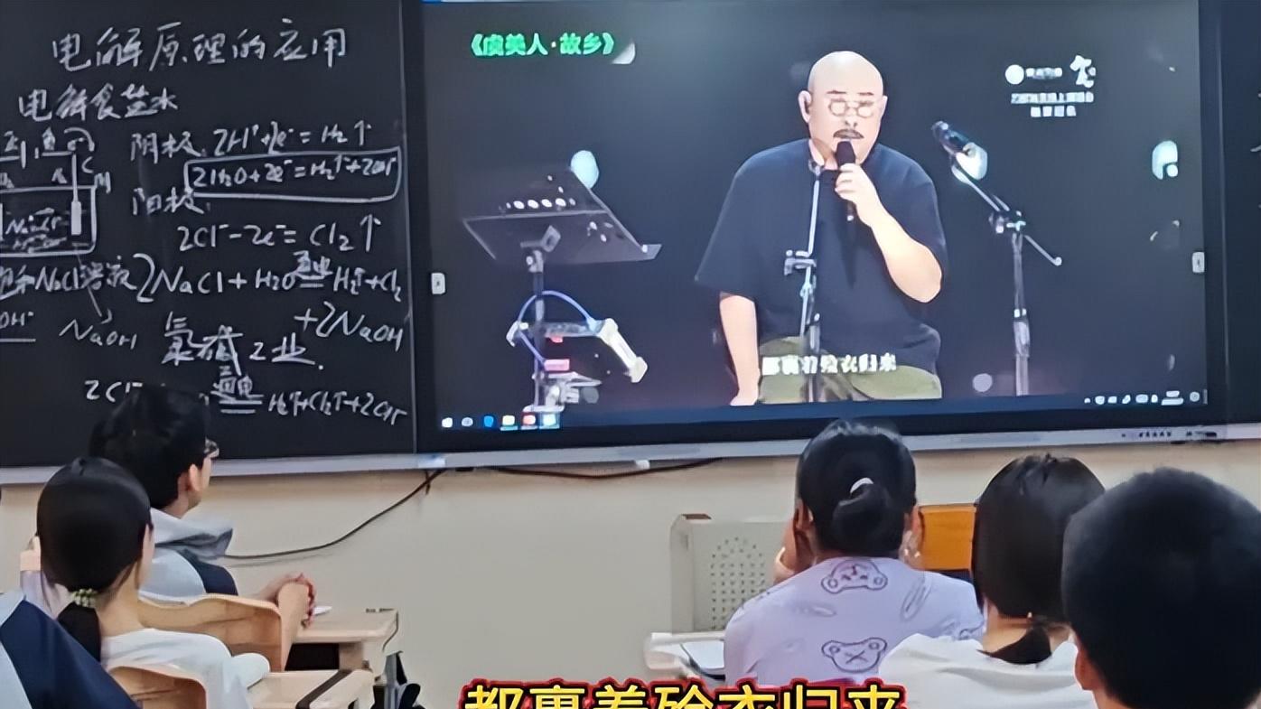 闹大了！刀郎新歌走进高中课堂，主流音乐人曾说这是网络垃圾