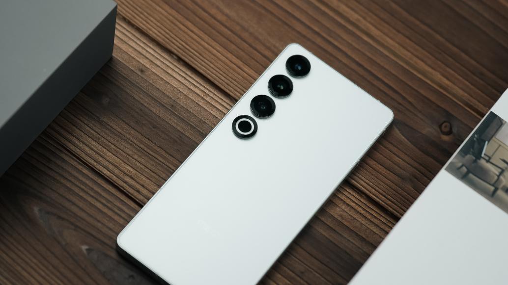 魅族用力太猛？骁龙8Gen3+2K屏+无线充电，高端旗舰突降2004元