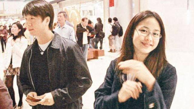 她2年逼走原配，上位后又败给现实，如今46岁风韵犹存却饱受争议